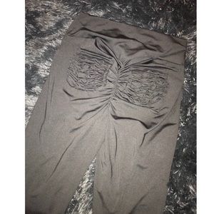 Black Pocket Scrunch Butt Leggings